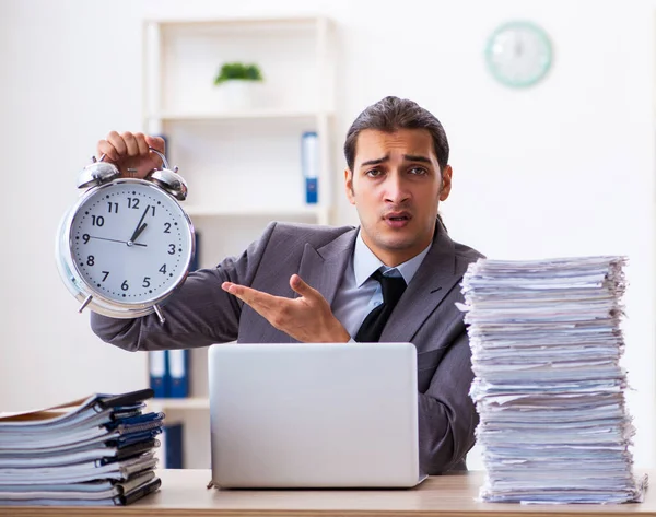 时间管理概念中的工作量雇员 — 图库照片