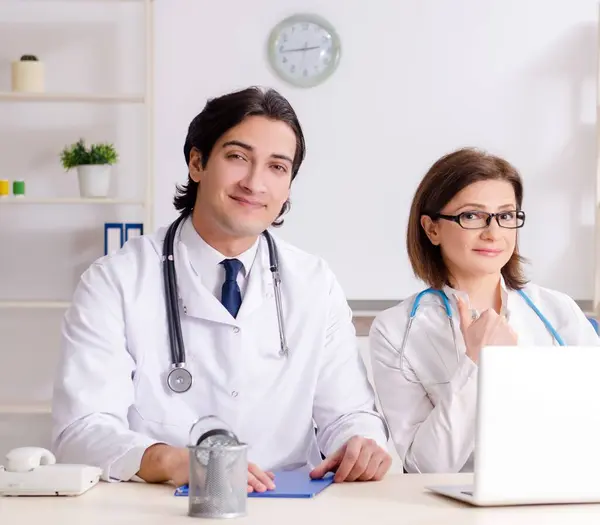 Two Doctors Working Clinic — Stock Photo, Image