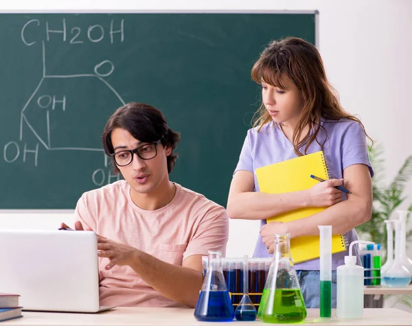 Two Chemists Students Classroom — Fotografia de Stock