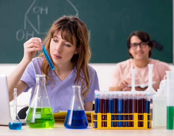 Two Chemists Students Classroom — Foto de Stock