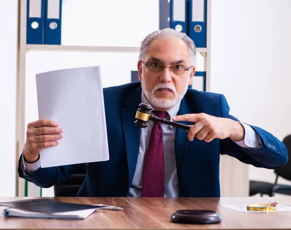 Experienced Judge Sitting Office — Stock Photo, Image