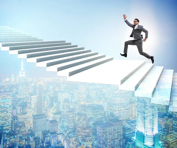 Homem Negócios Escalando Escada Carreira Sobre Cidade — Fotografia de Stock