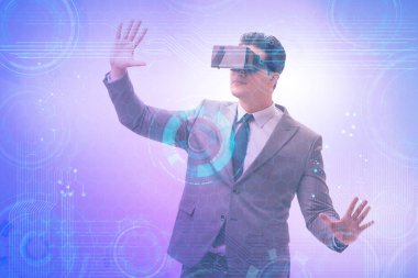 Adam ve sanal gerçeklik gözlükleriyle meta-zıt konsept