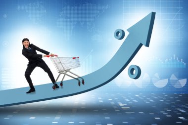 Yüksek market enflasyonu konsepti olan adam.