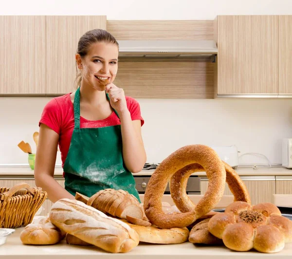 Young Female Baker Working Kitchen — Stock Photo, Image