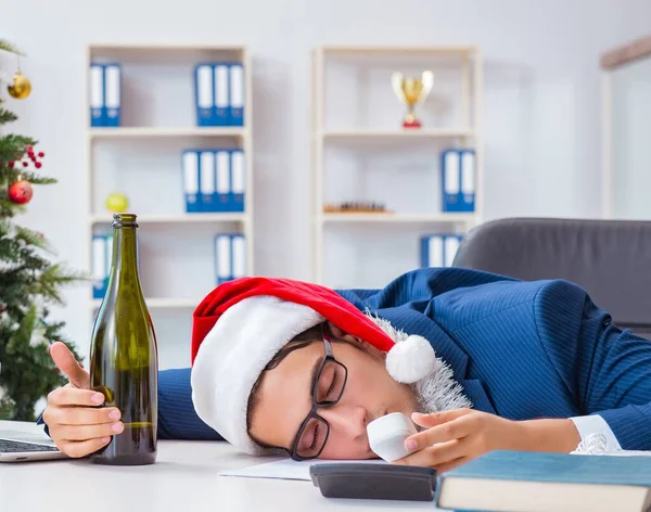 Hombre Negocios Que Celebra Las Vacaciones Navidad Oficina —  Fotos de Stock