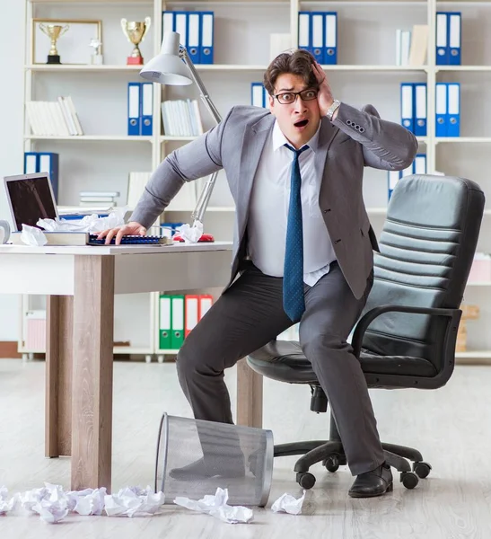 Der Wütende Geschäftsmann Schockiert Arbeit Büro Gefeuert — Stockfoto