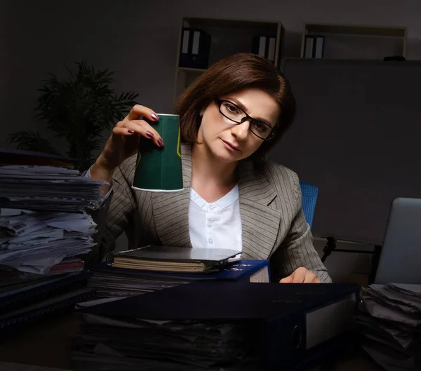 Female Employee Suffering Excessive Work — ストック写真