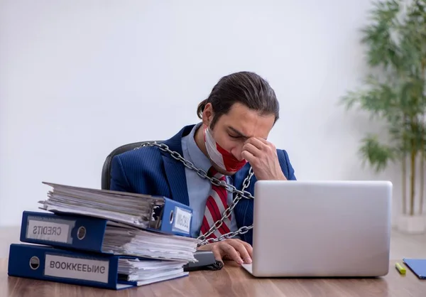 Angeketteter Mitarbeiter Unzufrieden Mit Exzessiver Arbeit Büro — Stockfoto