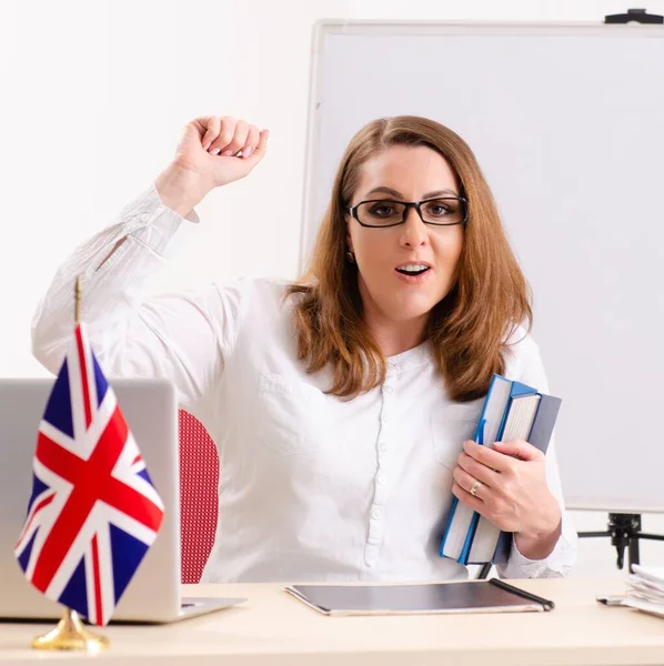 Female English Language Teacher Front Whiteboard — Stock Photo, Image