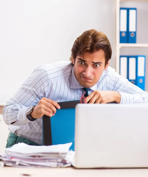 Businessman Disgusted Cockroaches Office — Stock Photo, Image