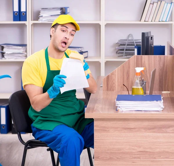 Young Male Contractor Cleaning Office — Stock Photo, Image