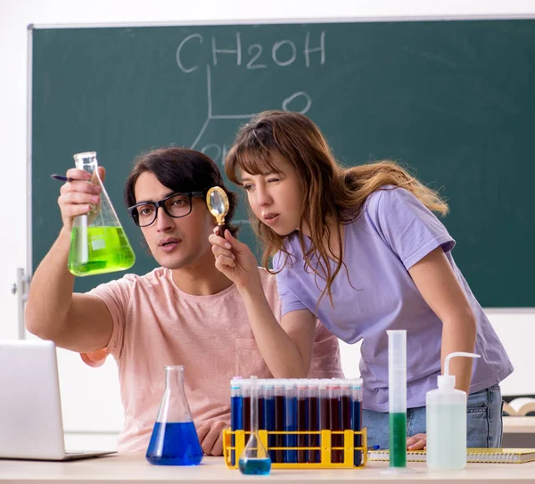 Two Chemists Students Classroom — 图库照片