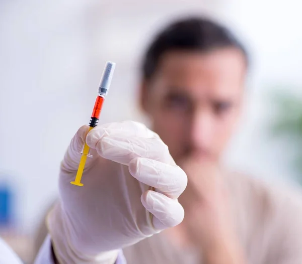 Male Patient Visitng Doctor Shot Inoculation — Stock Photo, Image