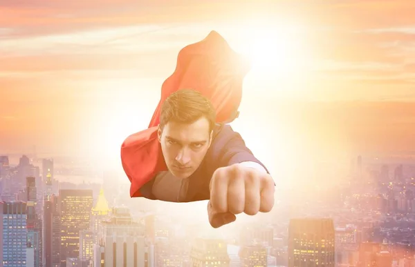 Der Superhelden Geschäftsmann Fliegt Über Die Stadt — Stockfoto