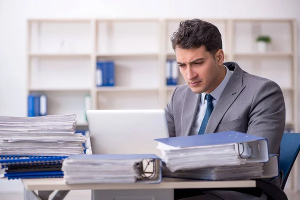 Young Employee Too Much Work Workplace — Photo