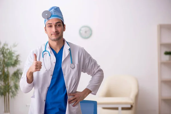 Jeune Médecin Otologue Travaillant Hôpital — Photo
