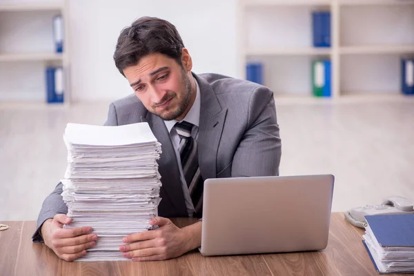 Young Employee Too Much Work Office — Stock Photo, Image