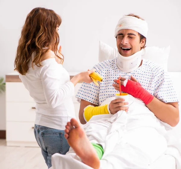 Loving Wife Looking Injured Husband — Foto Stock