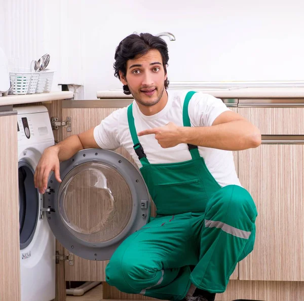 Young Contractor Repairing Washing Machine Kitchen — Stock Photo, Image