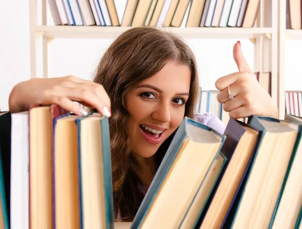 Young Female Student Preparing Exams Library — Stock Photo, Image