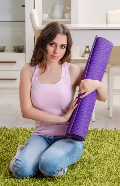 Young Beautiful Woman Doing Exercises Home — Stockfoto
