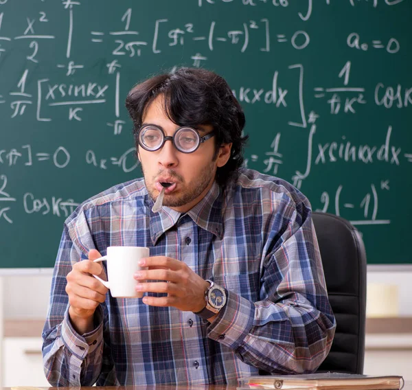 Gracioso Profesor Matemáticas Masculino Aula — Foto de Stock