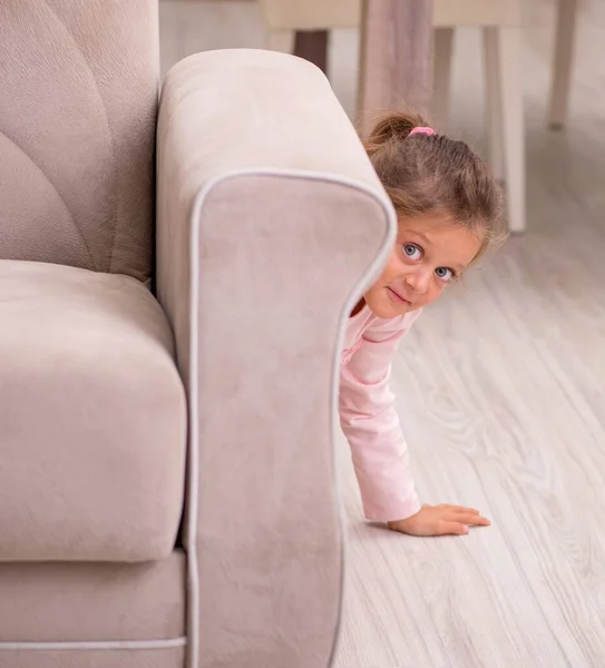 Little Girl Staying Alone Home — Stock Photo, Image
