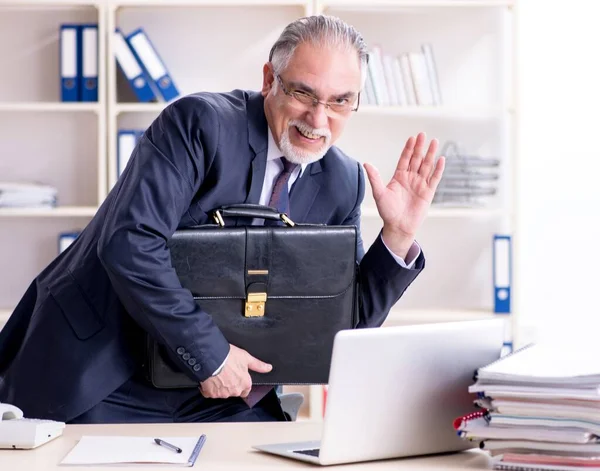 White Bearded Old Businessman Employee Unhappy Excessive Work — Stock Photo, Image