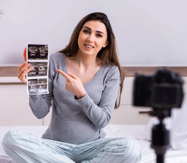 Pregnant Woman Recording Video Her Blog — Stock Photo, Image