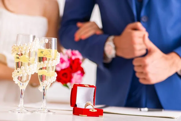Die Hochzeitszeremonie Mit Frau Und Mann — Stockfoto