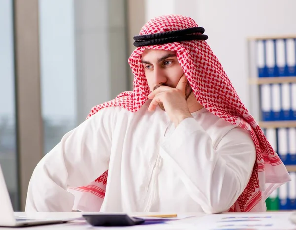 Arab Businessman Working Laptop Computer — Stock Photo, Image