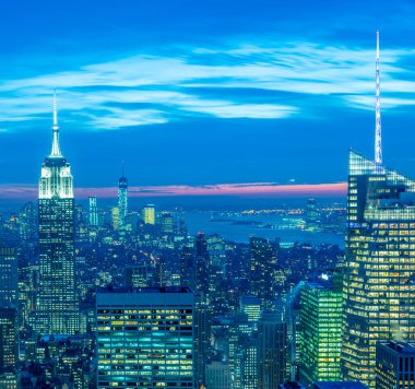 Günbatımında New York Manhattan 'ın gece manzarası