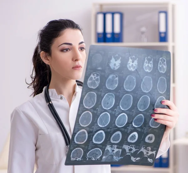 Young Female Doctor Radiologist Working Clinic — Foto Stock