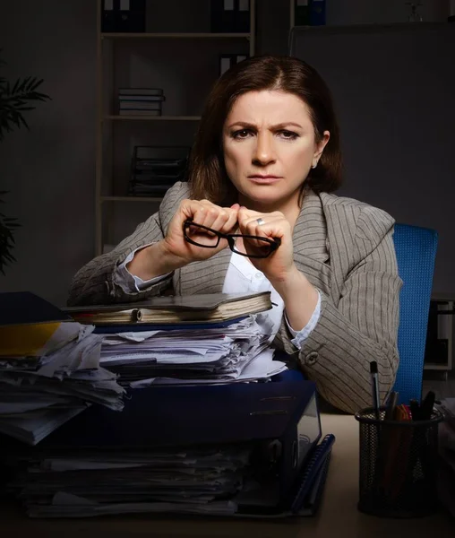 Female Employee Suffering Excessive Work — Foto de Stock