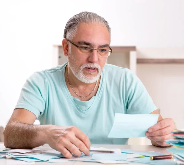 White Bearded Old Man Budget Planning Concept — Stock Photo, Image