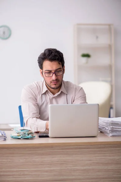 Young Accountant Sitting Workplace — Stockfoto