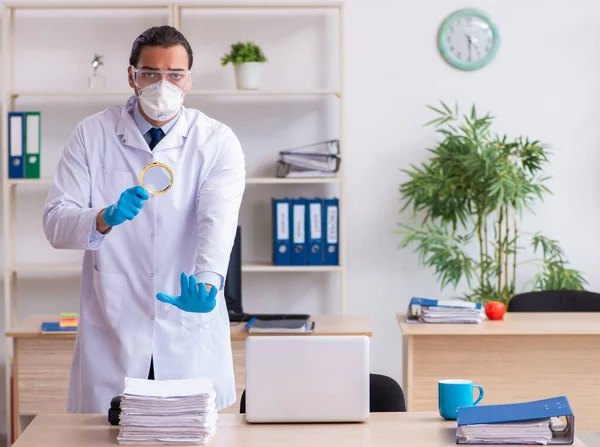 Young Doctor Virologist Office — Stock Photo, Image