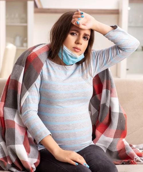 Nemocná Těhotná Žena Která Trpí Doma — Stock fotografie