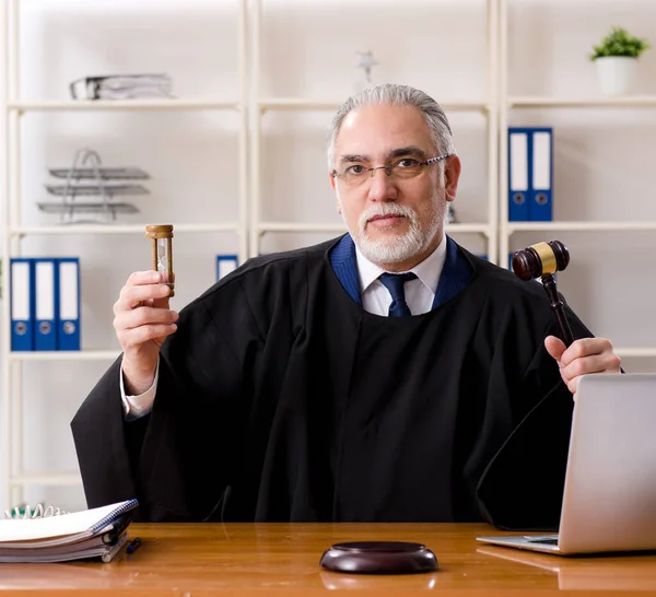 Aged Lawyer Working Courthouse — Stock Photo, Image