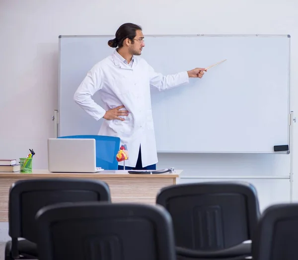 Young Doctor Giving Seminar Classroom — Stock Photo, Image