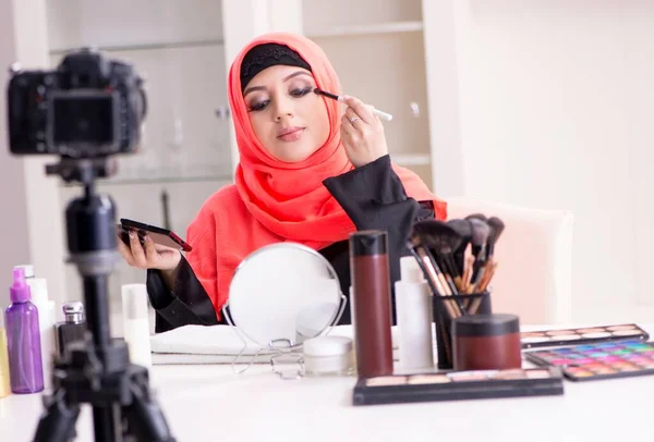 Beauty Blogger Hijab Recording Video Her Blog — Stock Photo, Image