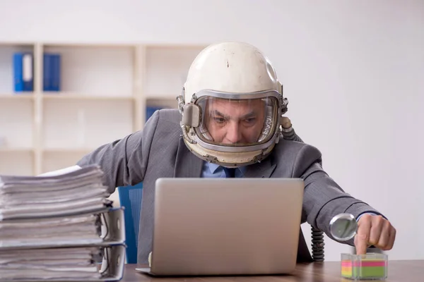 Old Employee Wearing Spacesuit Office — Photo