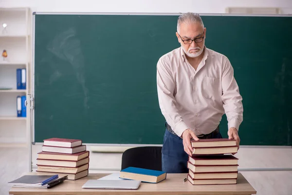 Old Teacher Sitting Classroom — 스톡 사진