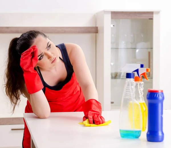 Young Beautiful Woman Cleaning Apartment — Stockfoto