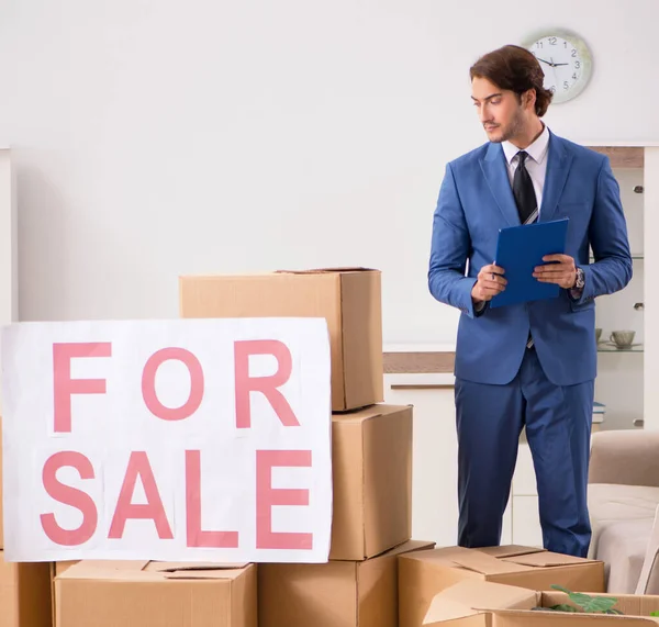 Young Handsome Realtor Selling Flat — Stock Photo, Image