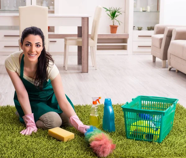 Young Female Contractor Doing Housework — Stock Photo, Image