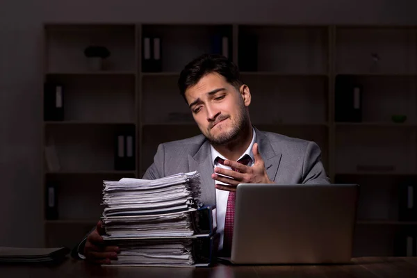 Young Employee Working Late Workplace — Stock Photo, Image