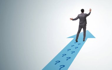 İş adamı sorgulanan patikadan uzaklaşıyor