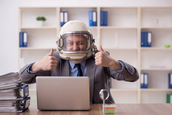 Old Employee Wearing Spacesuit Office — Stock Photo, Image
